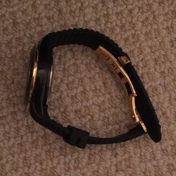 Watch - Picture 2 of 3